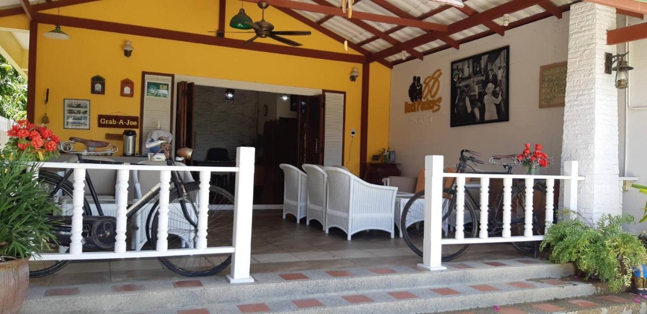 88 Backpackers Hua Hin Hotel Exterior photo