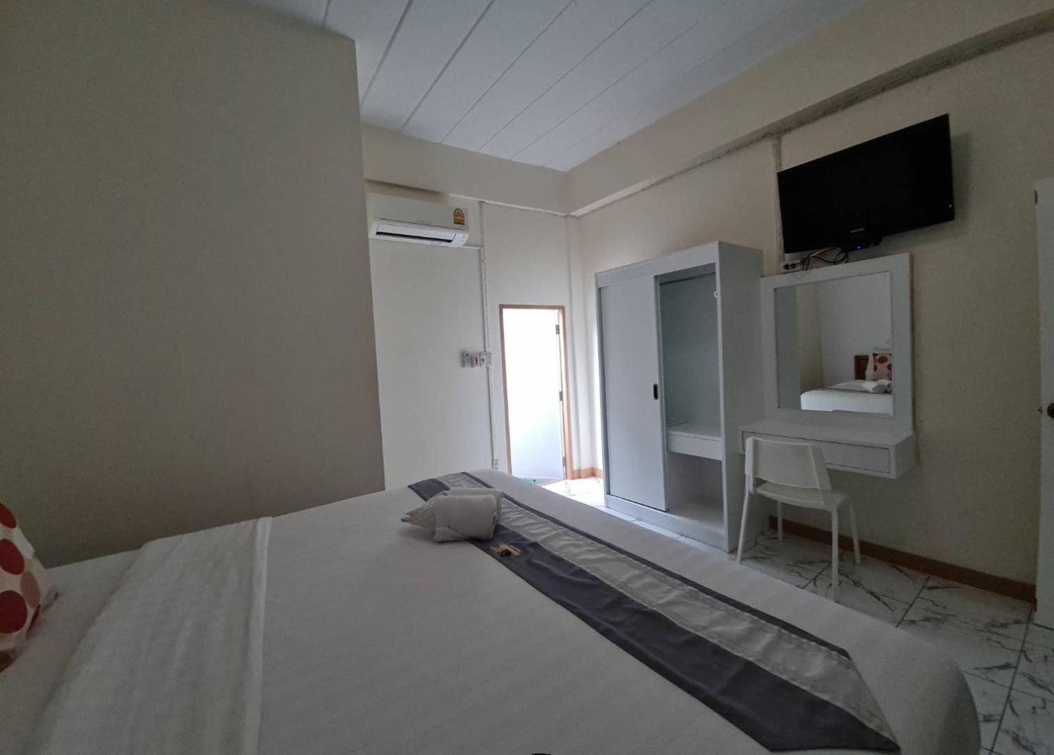 88 Backpackers Hua Hin Hotel Exterior photo