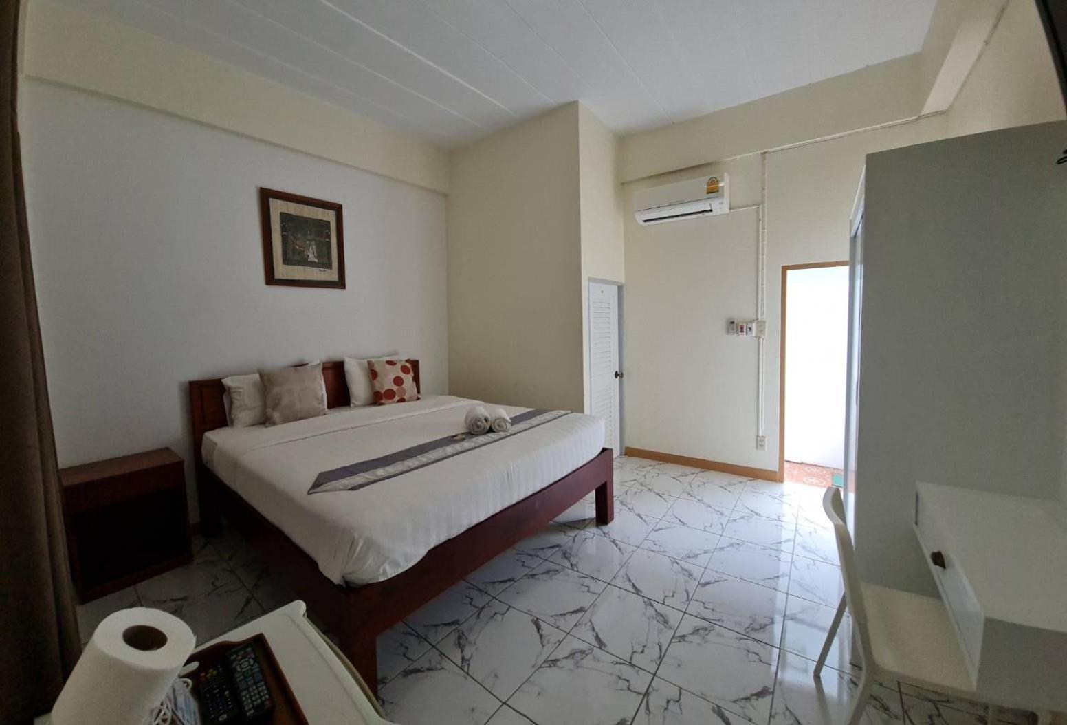 88 Backpackers Hua Hin Hotel Exterior photo