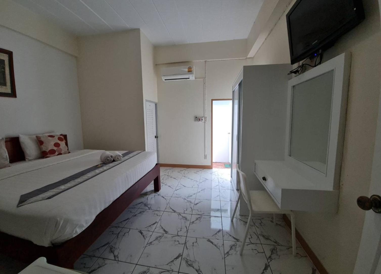 88 Backpackers Hua Hin Hotel Exterior photo