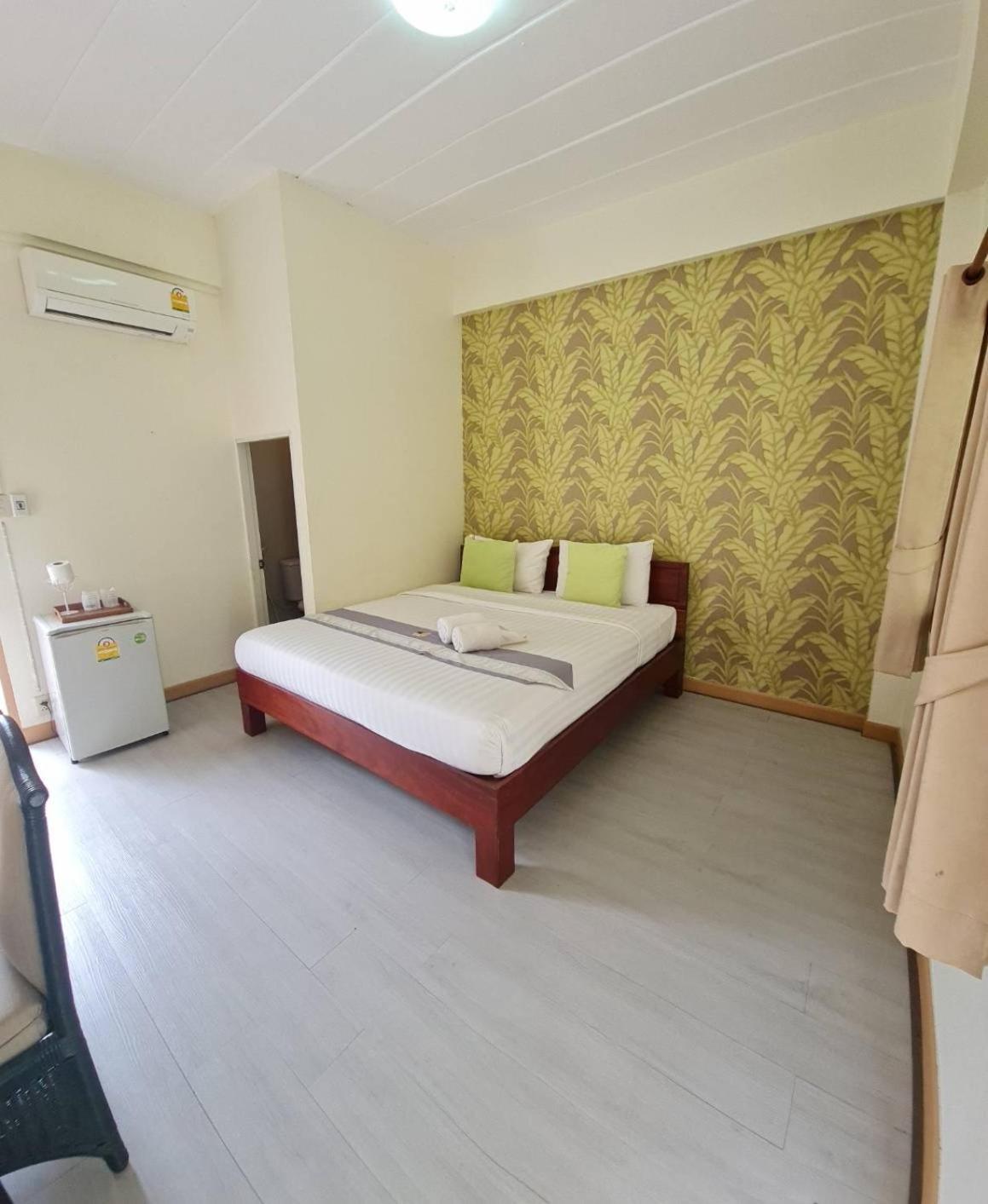 88 Backpackers Hua Hin Hotel Exterior photo